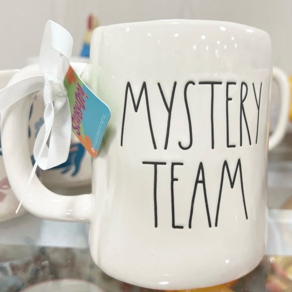 Rae Dunn Scooby Doo “Mystery Team” coffee mug - Picture 1 of 2